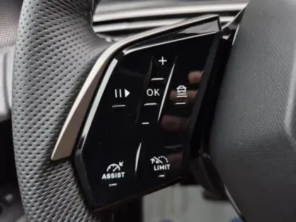 Photo 16 Peugeot 3008 III 1.2 HYBRID 145 E-DCS6 GT EXCLUSIVE