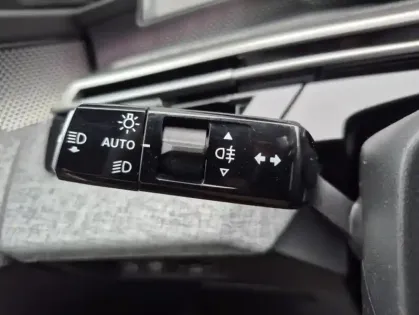 Photo 13 Peugeot 3008 III 1.2 HYBRID 145 E-DCS6 GT EXCLUSIVE