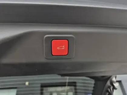 Photo 10 Peugeot 3008 III 1.2 HYBRID 145 E-DCS6 GT EXCLUSIVE