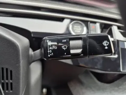 Photo 15 Peugeot 3008 III 1.2 HYBRID 145 E-DCS6 GT EXCLUSIVE