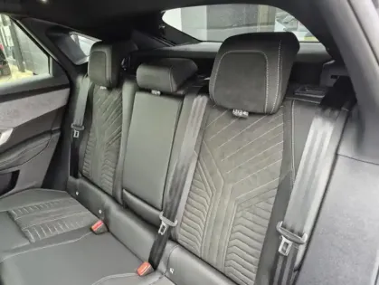 Photo 18 Peugeot 3008 III 1.2 HYBRID 145 E-DCS6 GT EXCLUSIVE