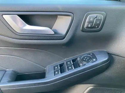 Photo 5 Ford Kuga 2.5 Duratec 180ch Hybrid FlexiFuel ST-Line X Powershift