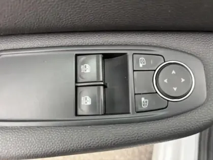 Photo 32 Renault Clio Gén. V (BJA) Ph1 Business 5