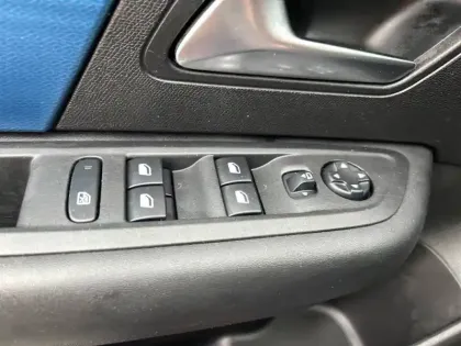 Photo 18 Citroën C4 e- 136 ch Automatique