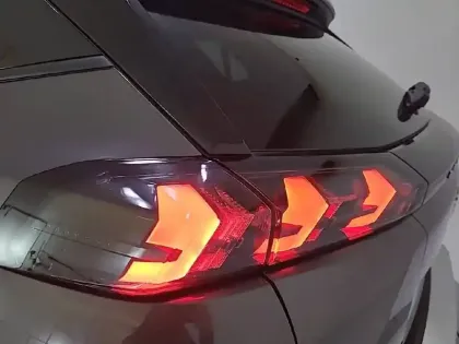 Photo 50 Peugeot 2008  PureTech 130 S&S EAT8