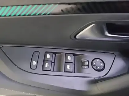 Photo 97 Peugeot 2008  PureTech 130 S&S EAT8