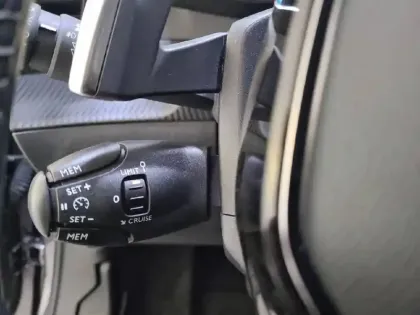 Photo 60 Peugeot 2008  PureTech 130 S&S EAT8