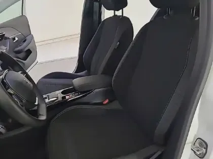 Photo 10 Peugeot 208  Electrique 50 kWh 136ch