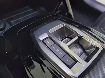 Photo 13 Peugeot 208  Electrique 50 kWh 136ch