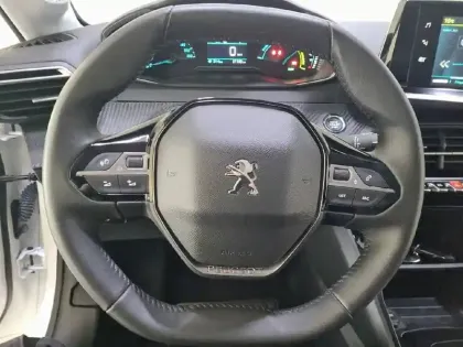 Photo 8 Peugeot 208  Electrique 50 kWh 136ch