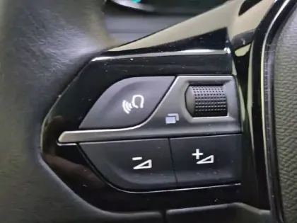 Photo 27 Peugeot 208  Electrique 50 kWh 136ch