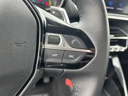 Photo 18 Peugeot 208  Hybrid 100 e-DCS6