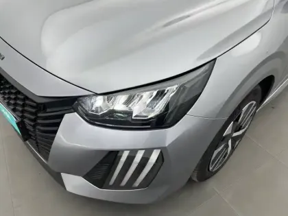 Photo 15 Peugeot 208  Hybrid 100 e-DCS6