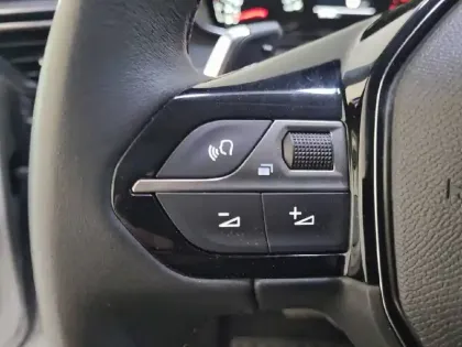 Photo 26 Peugeot 208  PureTech 100 S&S EAT8