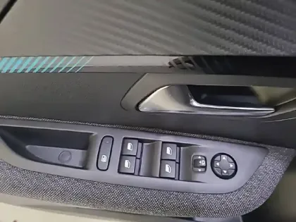 Photo 29 Peugeot 208  PureTech 100 S&S EAT8