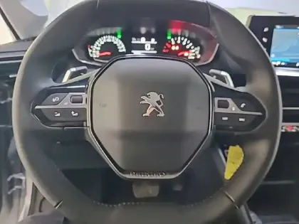 Photo 8 Peugeot 208  PureTech 100 S&S EAT8