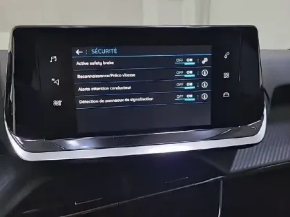 Photo 21 Peugeot 208  PureTech 100 S&S EAT8