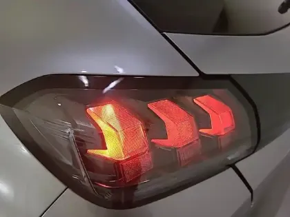 Photo 16 Peugeot 208  PureTech 100 S&S EAT8