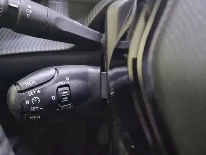 Photo 59 Peugeot 208  BlueHDi 100 S&S BVM6