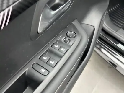 Photo 40 Peugeot 208  Hybrid 110 e-DCS6