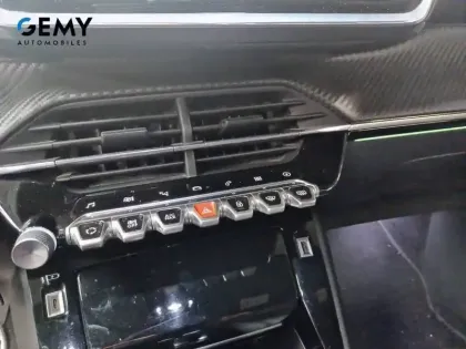 Photo 12 Peugeot 208  Electrique 50 kWh 136ch