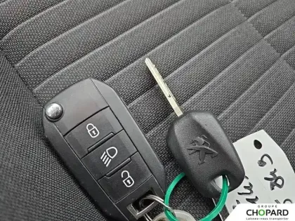 Photo 20 Peugeot 208  PureTech 75 S&S BVM5