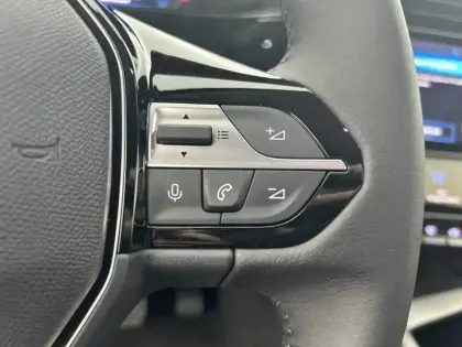 Photo 18 Peugeot 308  Hybrid 145 e-DCS6