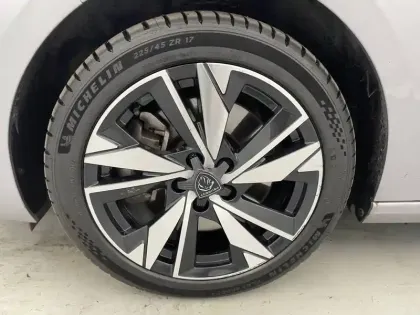 Photo 48 Peugeot 308  PHEV 180 e-EAT8