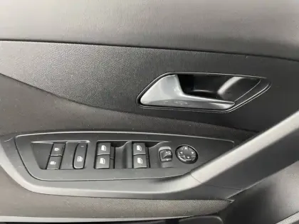 Photo 95 Peugeot 308  PHEV 180 e-EAT8