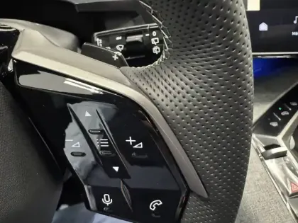 Photo 22 Peugeot 5008  Electrique 210 ch 73 kWh