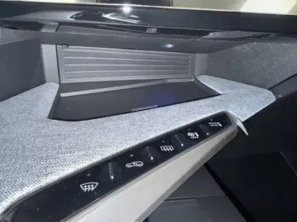 Photo 43 Peugeot 5008  Electrique 210 ch 73 kWh