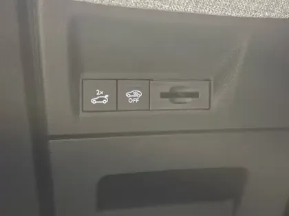 Photo 21 Peugeot 5008  Electrique 210 ch 73 kWh