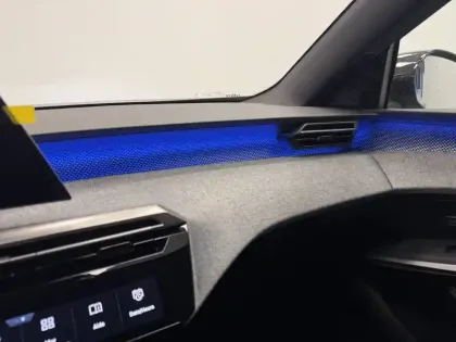 Photo 36 Peugeot 5008  Electrique 210 ch 73 kWh