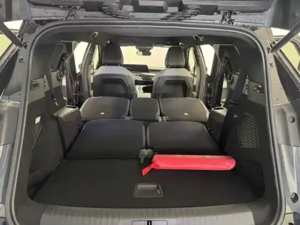 Photo 12 Peugeot 5008  Electrique 210 ch 73 kWh