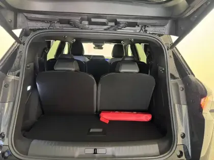 Photo 8 Peugeot 5008  Electrique 210 ch 73 kWh