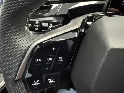 Photo 23 Peugeot 5008  Electrique 210 ch 73 kWh