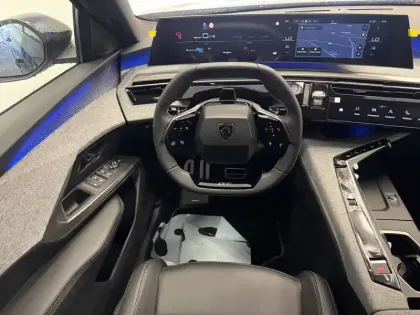 Photo 17 Peugeot 5008  Electrique 210 ch 73 kWh