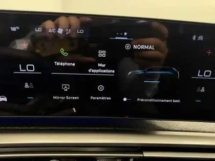 Photo 26 Peugeot 5008  Electrique 210 ch 73 kWh