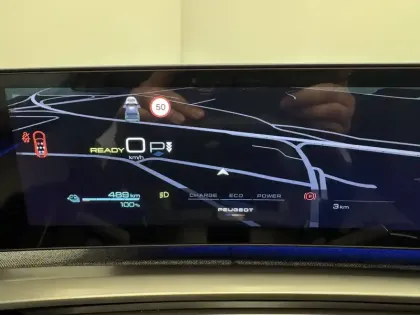 Photo 38 Peugeot 5008  Electrique 210 ch 73 kWh