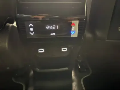 Photo 15 Peugeot 5008  Electrique 210 ch 73 kWh