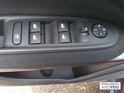 Photo 14 Fiat 600 e 54 kWh 156 ch