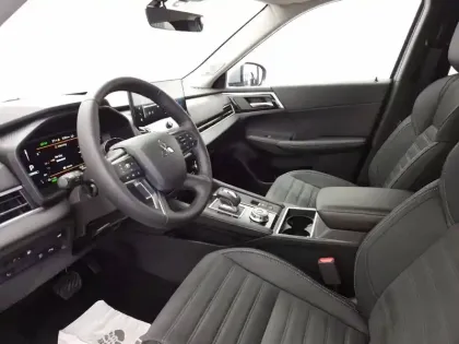 Photo 8 Mitsubishi Outlander  2.4 MIVEC PHEV 306 4WD