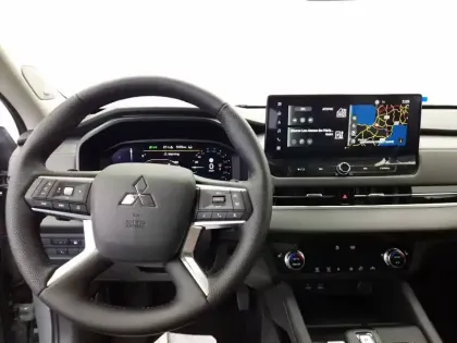 Photo 60 Mitsubishi Outlander  2.4 MIVEC PHEV 306 4WD