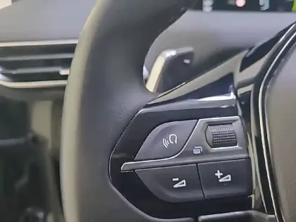 Photo 101 Peugeot 3008  Hybrid 225 e-EAT8