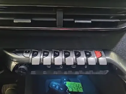 Photo 61 Peugeot 3008  Hybrid 225 e-EAT8