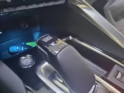 Photo 86 Peugeot 3008  Hybrid 225 e-EAT8