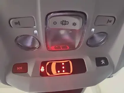 Photo 99 Peugeot 3008  Hybrid 225 e-EAT8