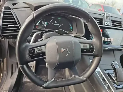 Photo 8 DS DS 7 DS7 Crossback Hybride E-Tense 300 EAT8 4x4