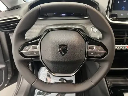 Photo 15 Peugeot 208  Electrique 54 kWh 156ch