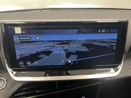 Photo 13 Peugeot 208  Electrique 54 kWh 156ch